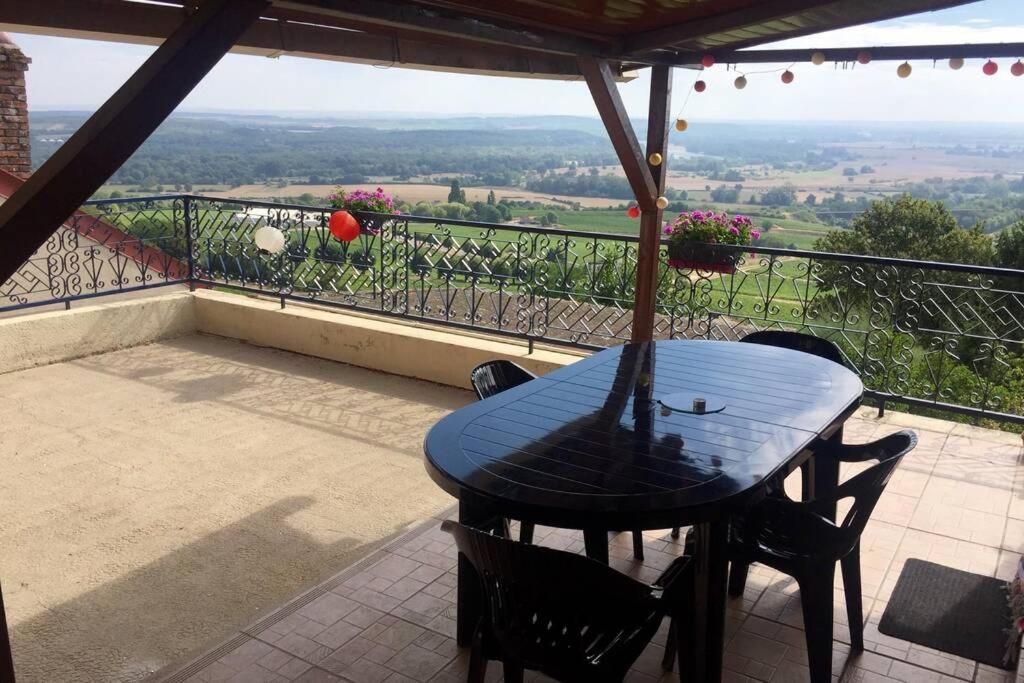 Vue Panoramique Sur Le Vignoble Apartment Sancerre Exterior photo